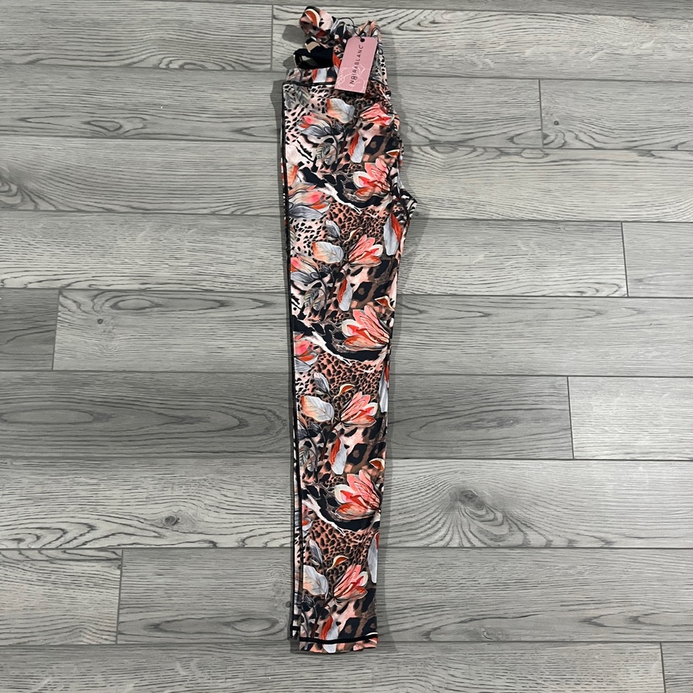 NWT Noire Blanc Savanna scrunch legging